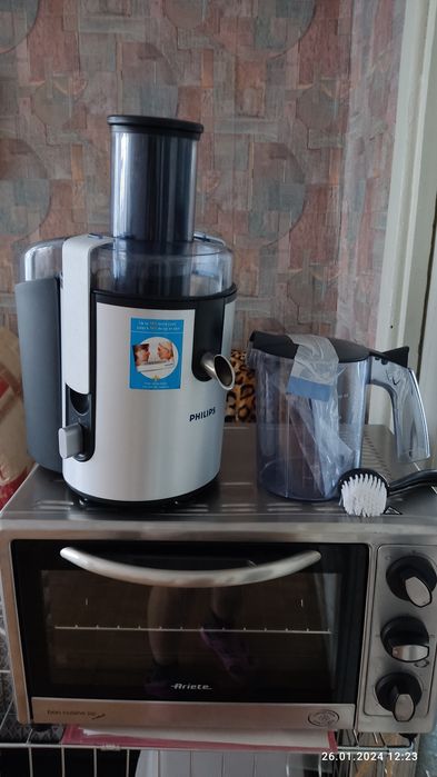 Соковыжималка универсальная Philips. Мощность 700 Вт.
Система прямой