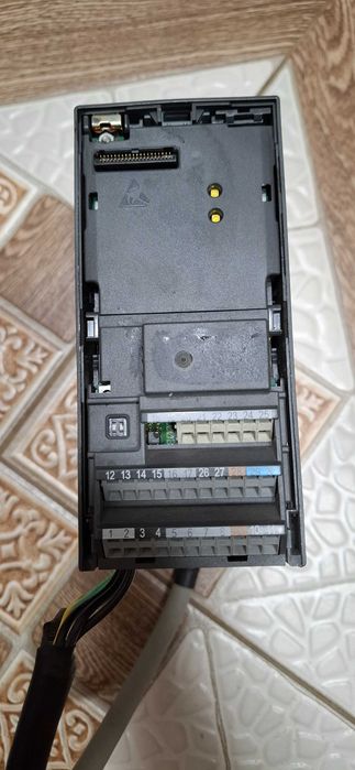 Інвертор б/в Siemens 6SE6436-2BD17-5AA0, вкл. панель та фільтр