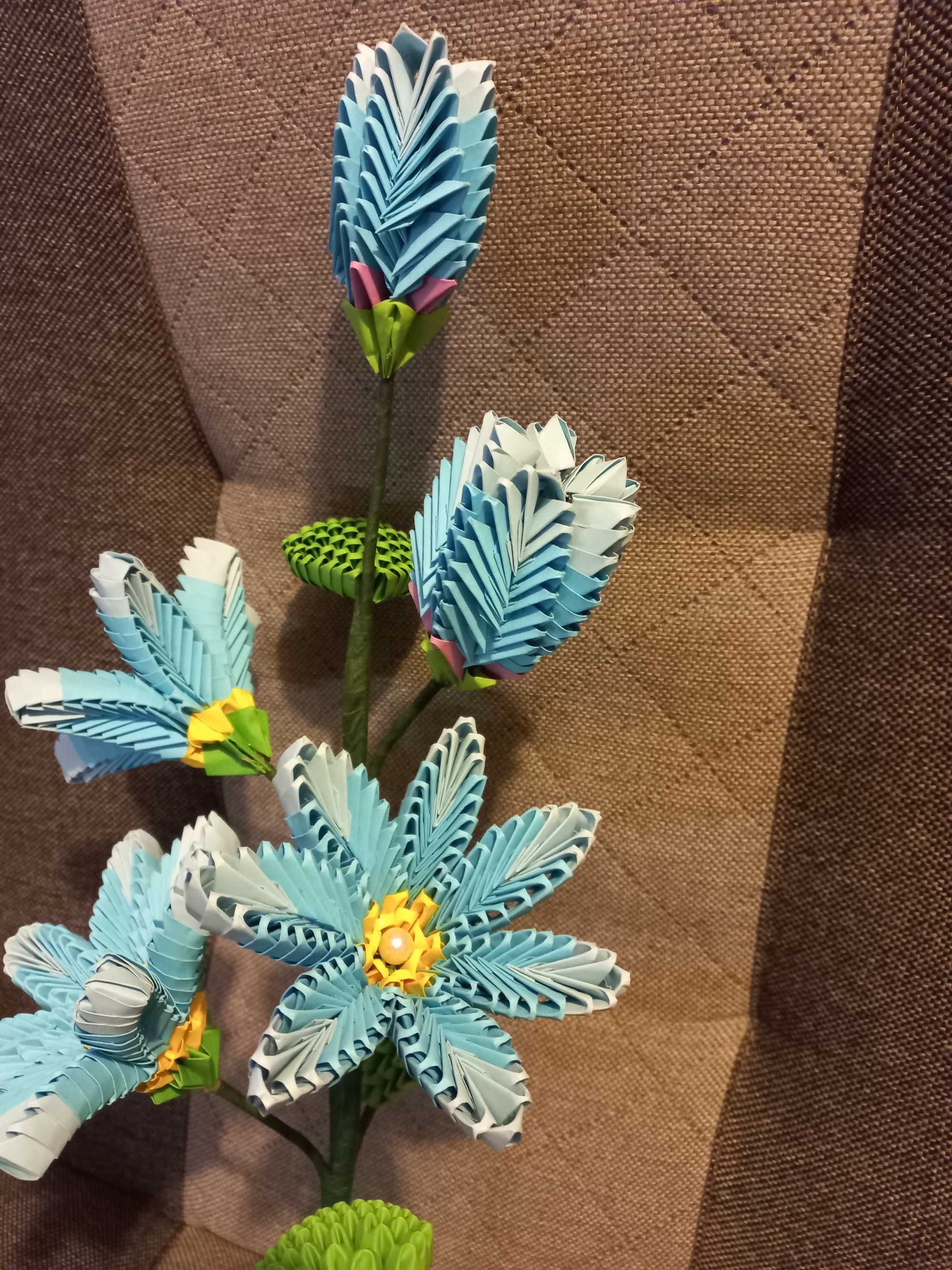 Cudny bukiet niebieskich kwiatów z perełkami (rękodzieło origami) 55cm