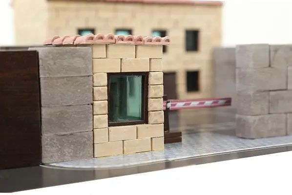 Керамічний конструктор з міні-цеглинок Військова база Wise elk