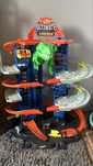 Hot Wheels City Mega Garaż T-Rexa
