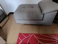 chaise longue cinza claro