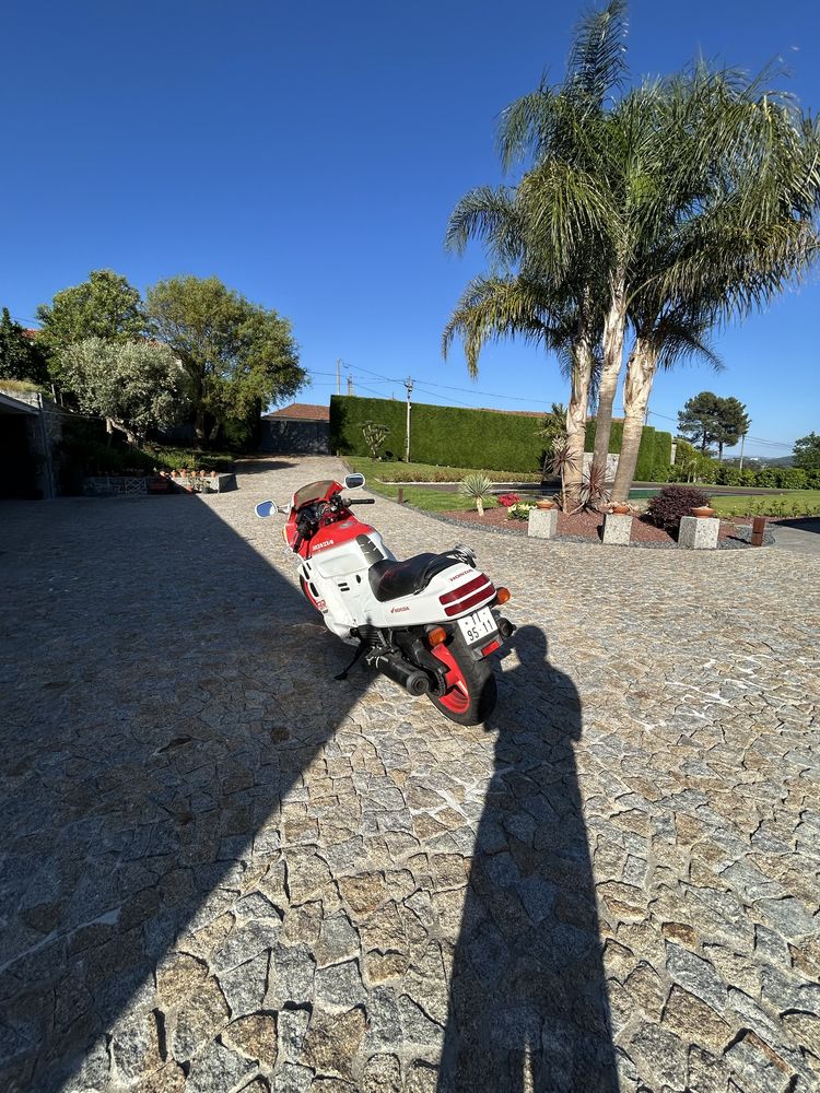 Honda CBR 1000F SC21 – Clássica de 1987