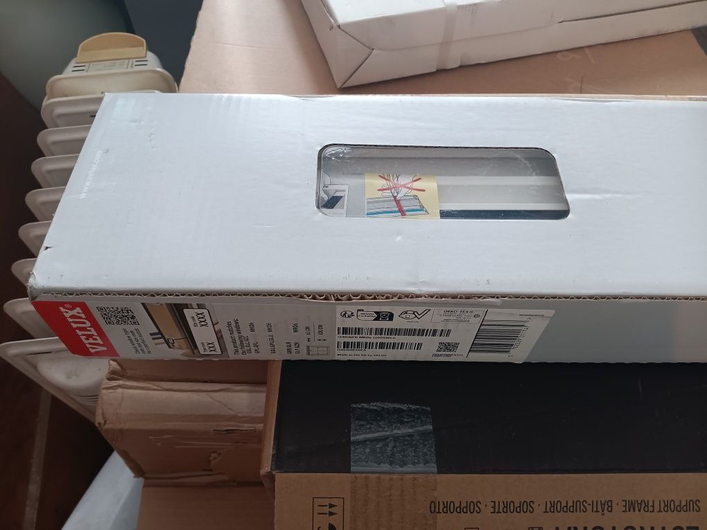 Janela VELUX com cortina e rufo