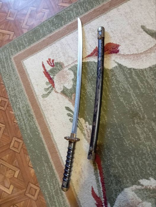 Самурайские мечи катана для колекции и планировки.