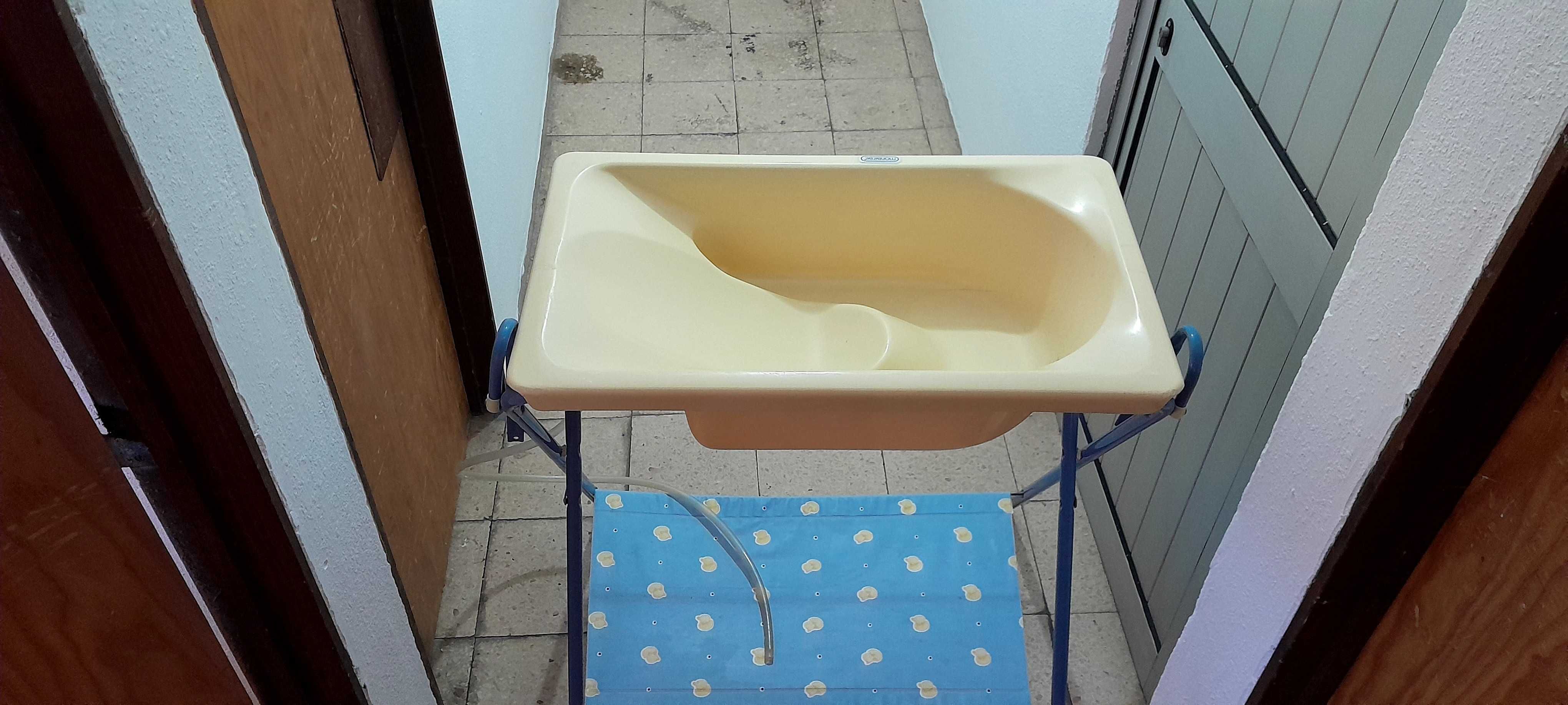 Banheira com suporte