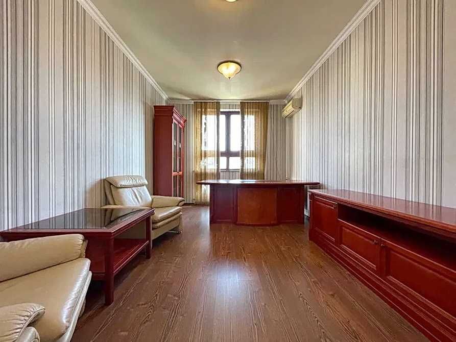 Аренда отличного офиса 180 м2 с мебелью в Центре Киева