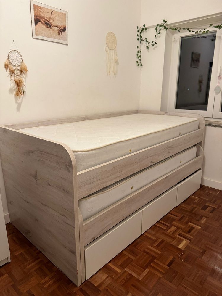 Cama c/ colchões + arrumação – Como nova – Custou 2.000€, só 450€!