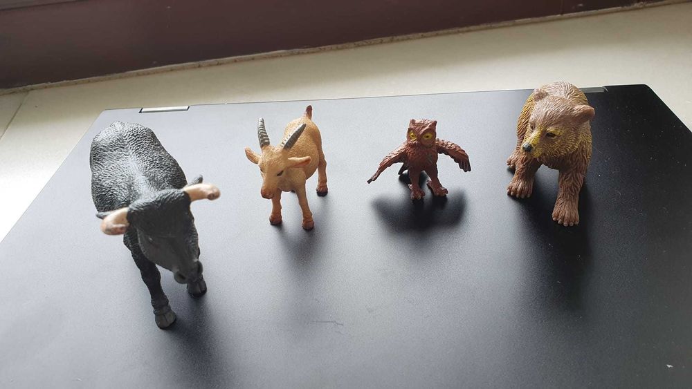 Várias figuras de animais: coleções Schleich, Safari e não só