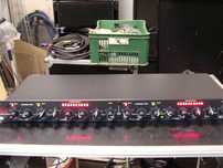 Kompresor DBX 166 XL w komplecie z przewodami insertowymi