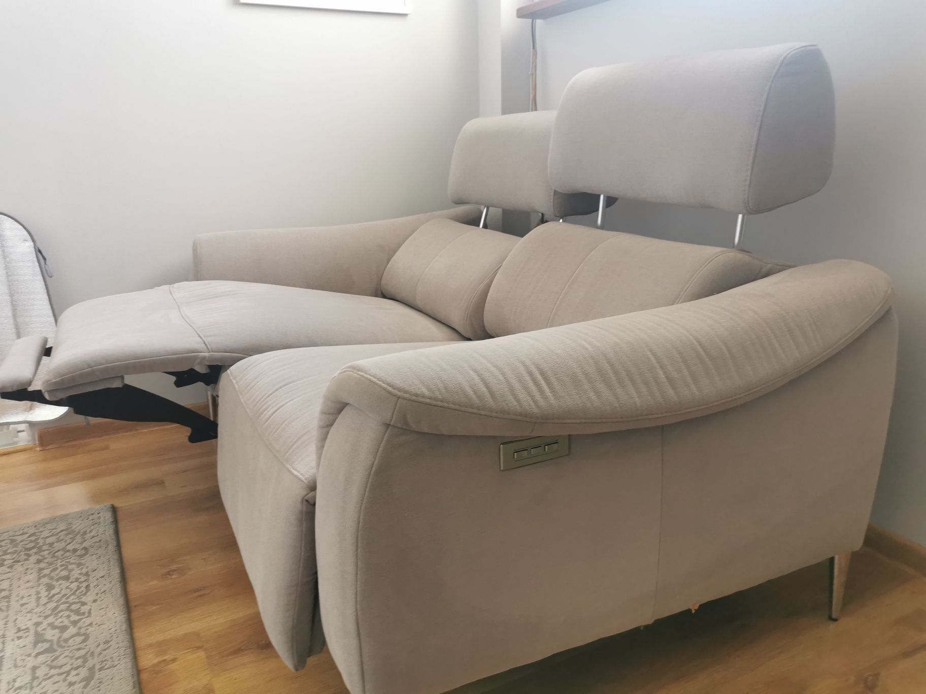 Nowoczesna sofa z funkcją RELAX – elektryczna, Aqua clean za pół ceny