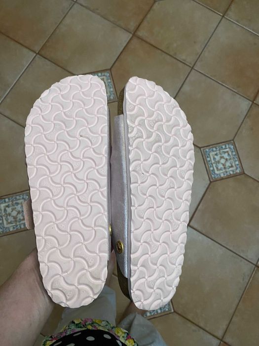 Б/у Біркеншток Арізона як у Барбі, 40 розмір жіноче сабо