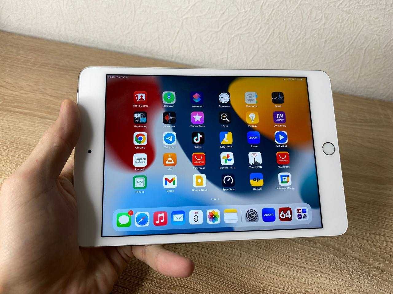 Apple iPad mini 4 Wi-Fi + Cellular sіm 128гб ідеал