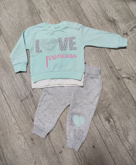 Новый костюм для девочки 6-9 месяцев