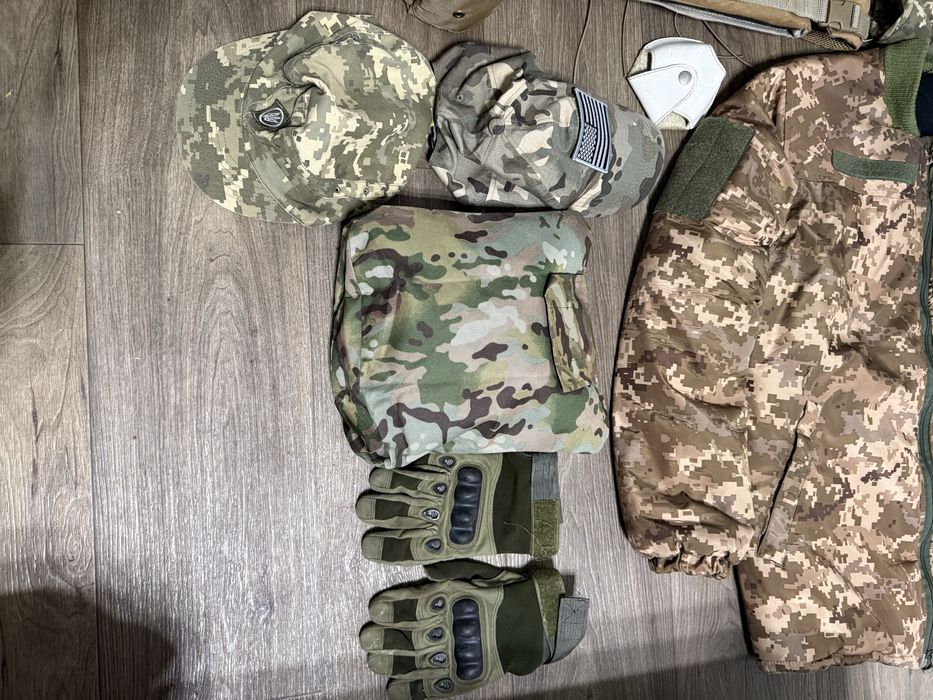 Чохол бронижилета,аптечка,бушлат,рукавиці тактичні,берці,штани ЗСУ
