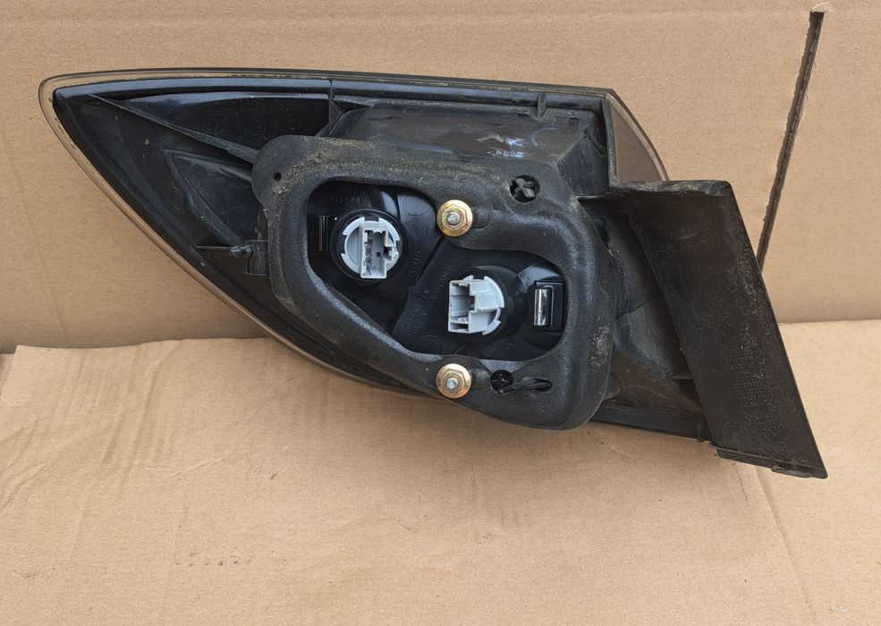 Mazda 3 Hatchback Lampa tylna prawa w błotnik