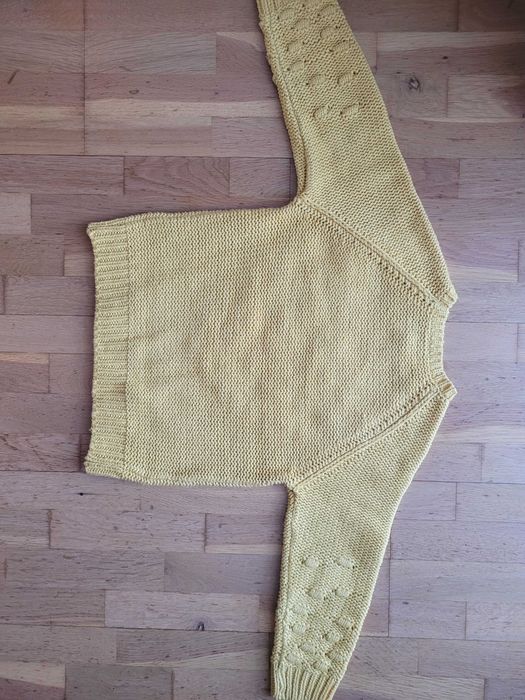 Sweterek, r. 122, żółty, serce, dziewczynka, miły, sweter