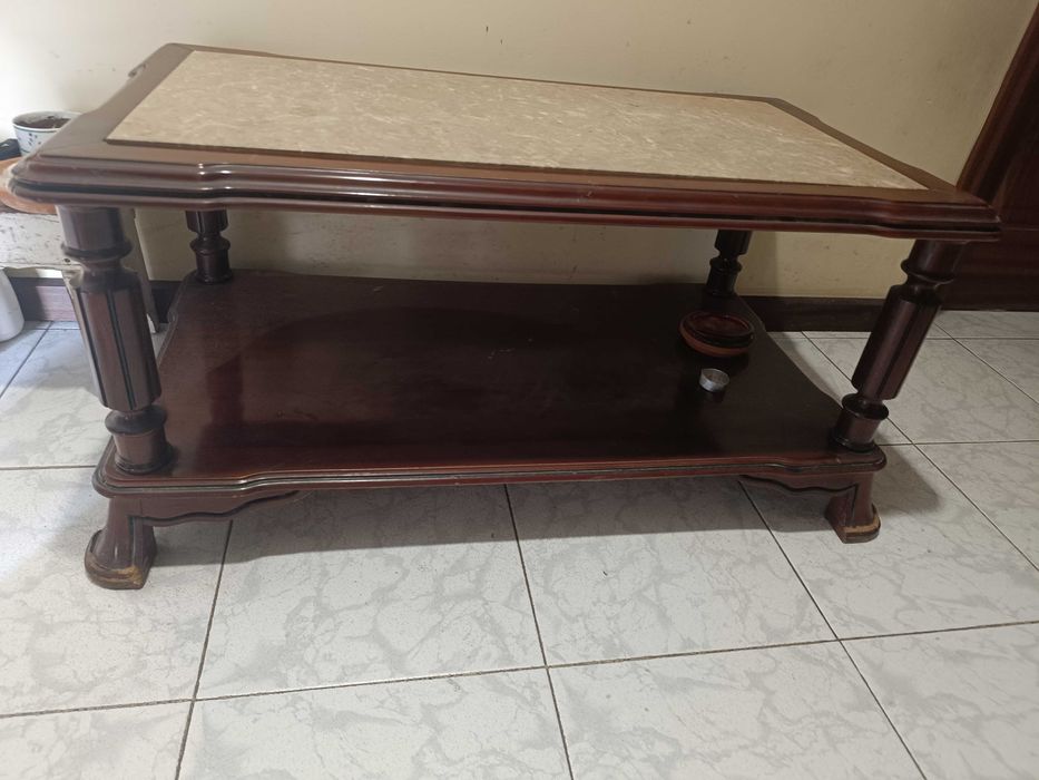 Mesa de Centro em Granito e madeira maciça