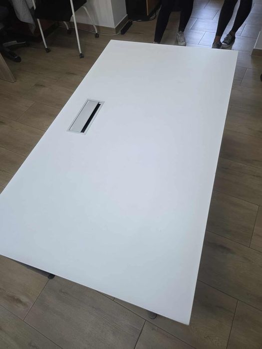 Biurko biurowe 140x80 z regulowaną wysokością – używane