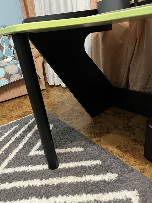 Геймерський комп'ютерний стіл, ігровий стіл з вирізом, стіл для ПК