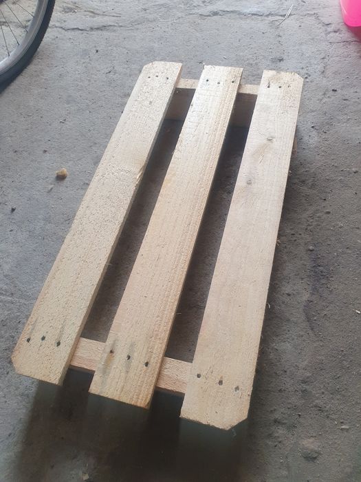 Małe palety 80x40 stan bdb około 40 sztuk