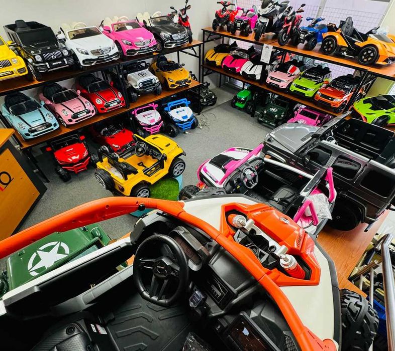 SHOWROOM AUTO SAMOCHÓD Akumulator Elektryczny Motor QUAD BUGGY Traktor