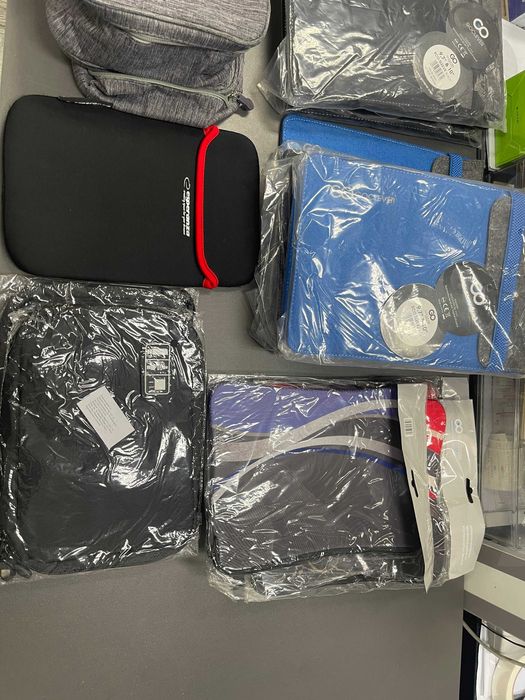 Etui na tablety, różne wielkości, kolory, NOWE. 35 zł., za 10 sztuk.