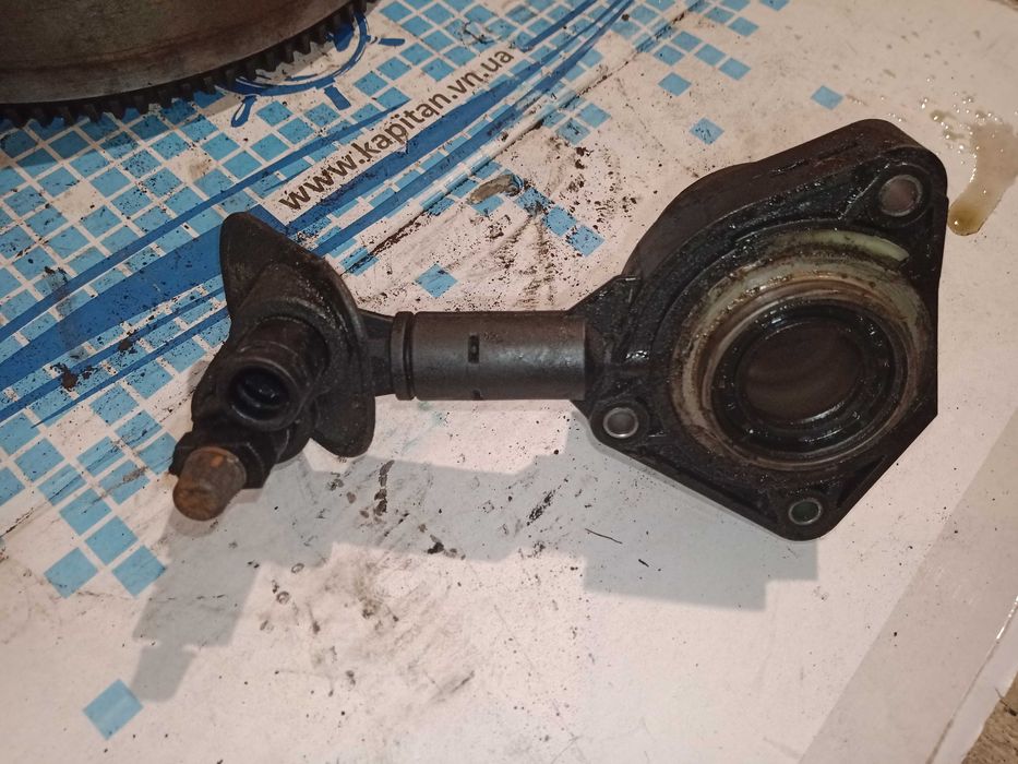 Вижимний підшипник на Volvo S40, V50, Ford Focus, Mazda 3 дв. 1,6 диз.