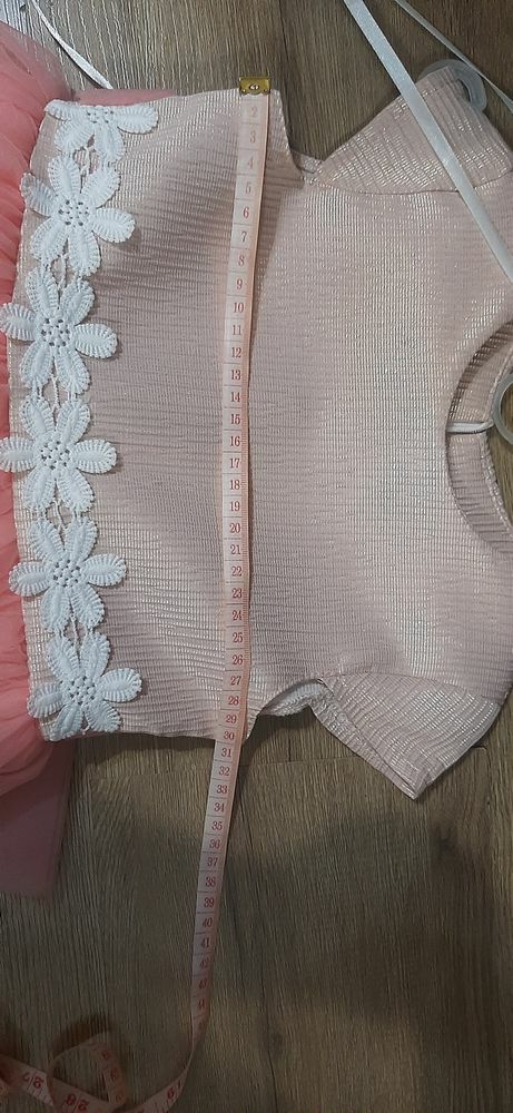 Продам нарядное платье для девочки