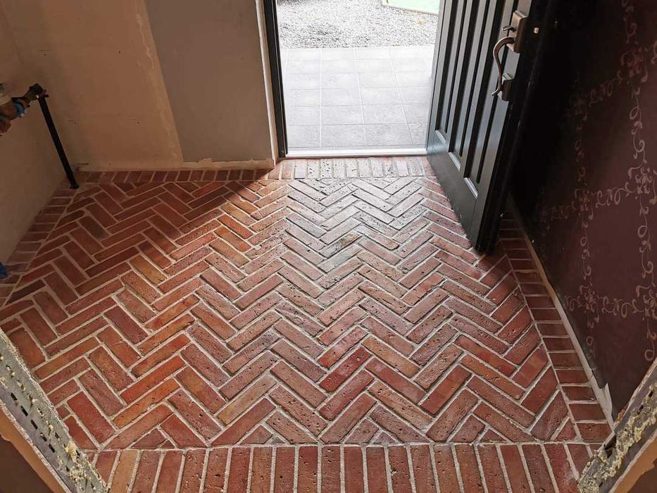 Płytki  ze starej cegły  rozbiórkowej  - podłogowe