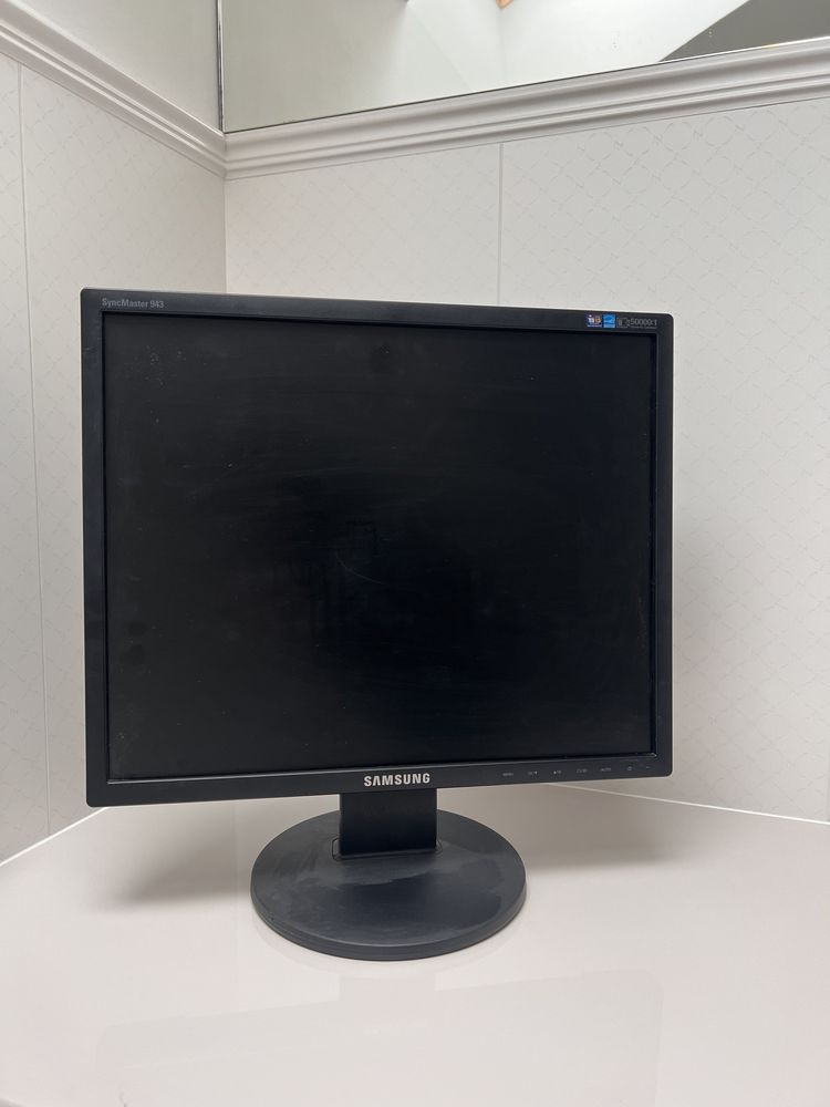 Monitor samsung 943n