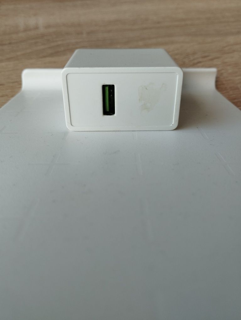 Зарядний пристрій Nomi Quick charge 3.0 (3A) 18W б/в, швидка зарядка!