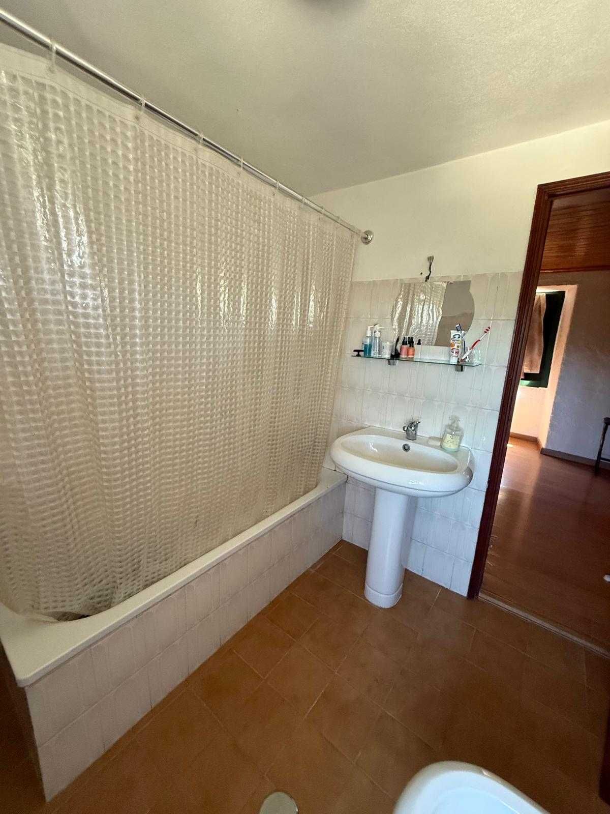 Casa T2 com quintal mobilado perto da praia fluvial