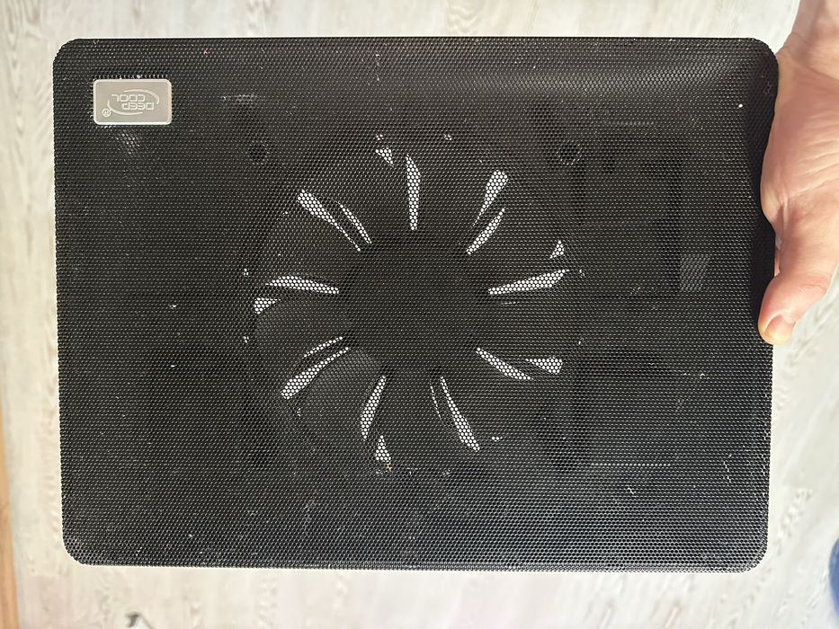 Охолоджуюча підставка під ноутбук