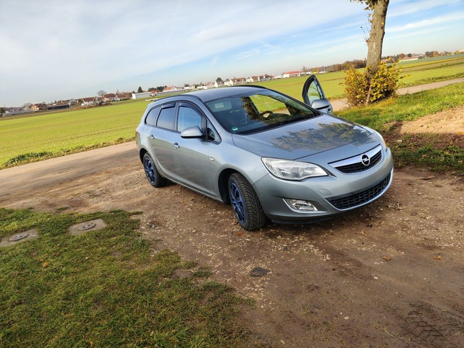 Sprzedam lub zamienię na suv 4x4 Opel Astra j Sport tourer 1.4 turbo