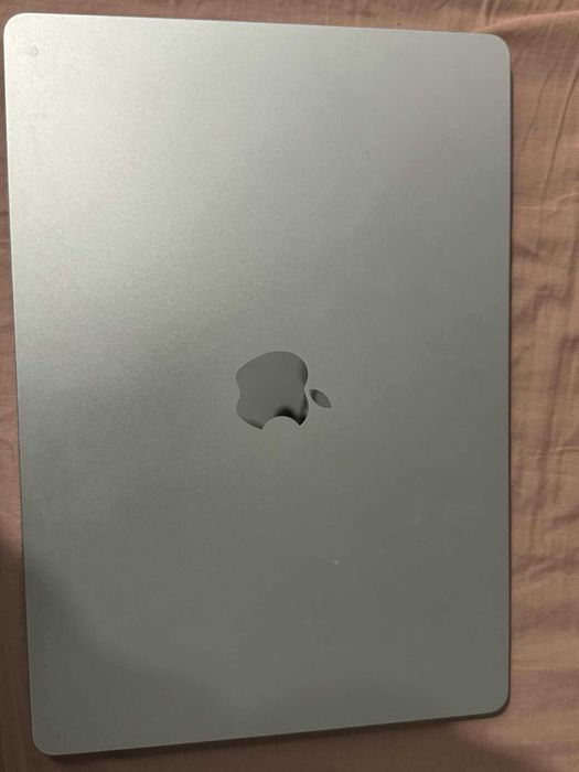 Sprzedam MacBook Air M4 16GB RAM 512GB pojemność