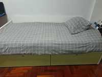 Cama solteiro com arrumacao