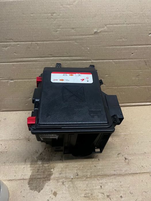 PUSZKA OBUDOWA BEZPIECZNIKÓW CITROEN C4 PICASSO II PEUGEOT 308 T9