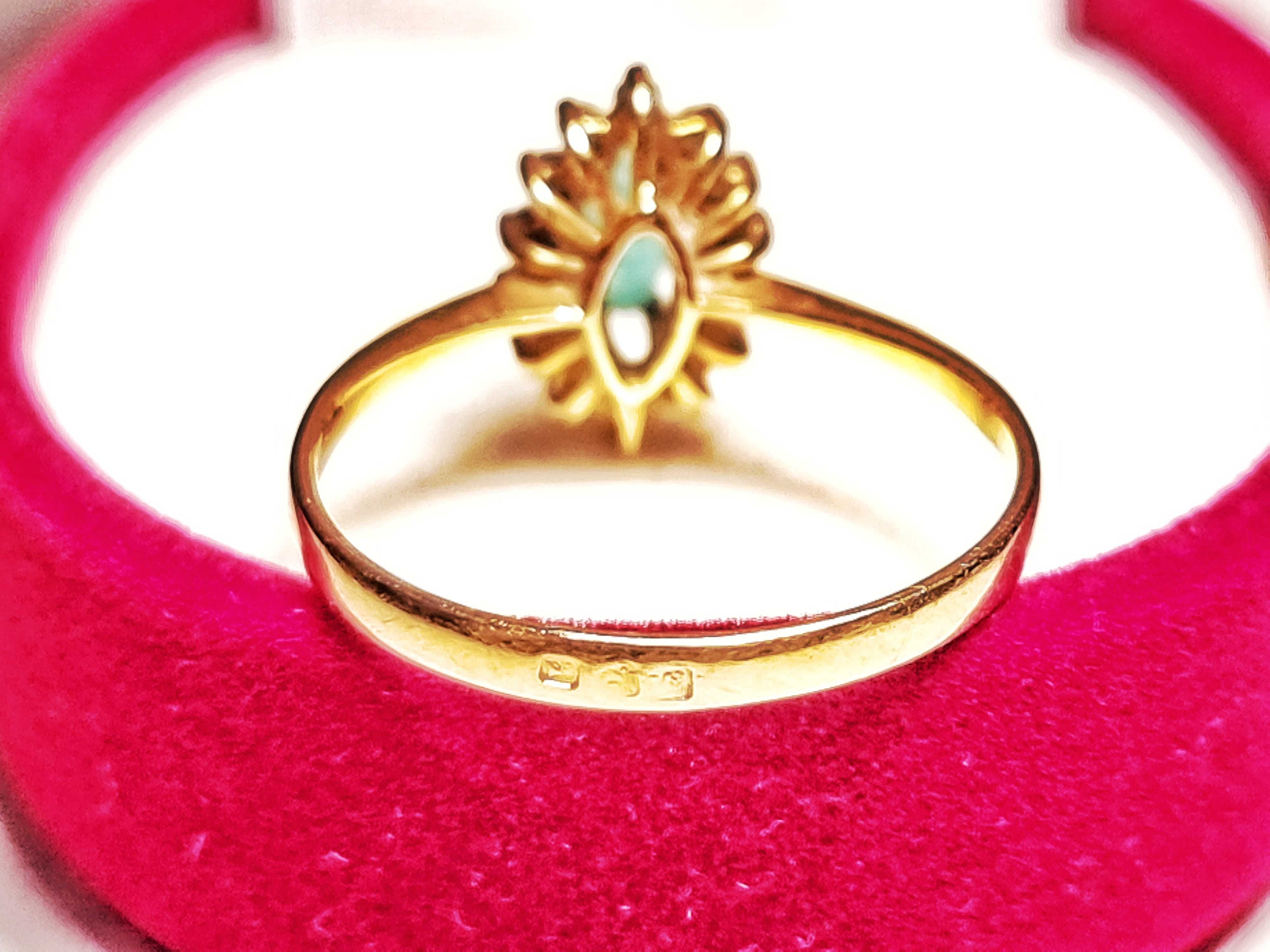 Anel de ouro 19,2K Quilates, esmeralda e 14 diamantes com certificado