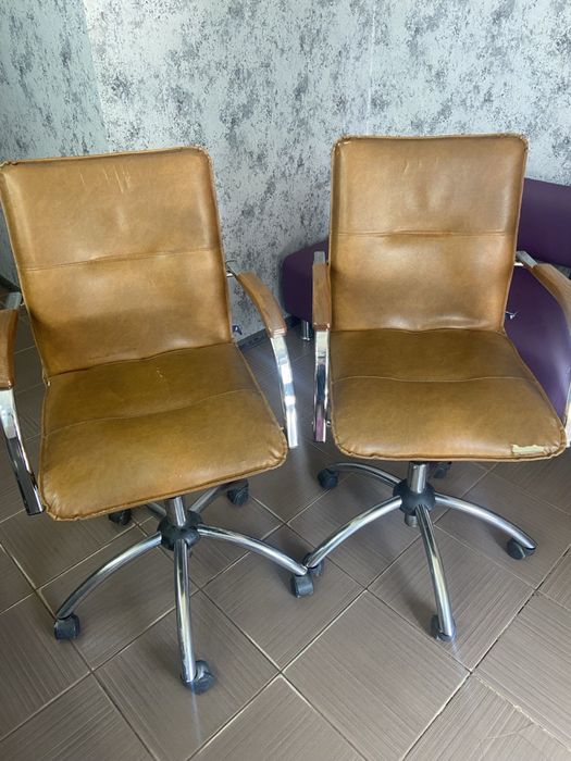 Крісло офісне/перукарське