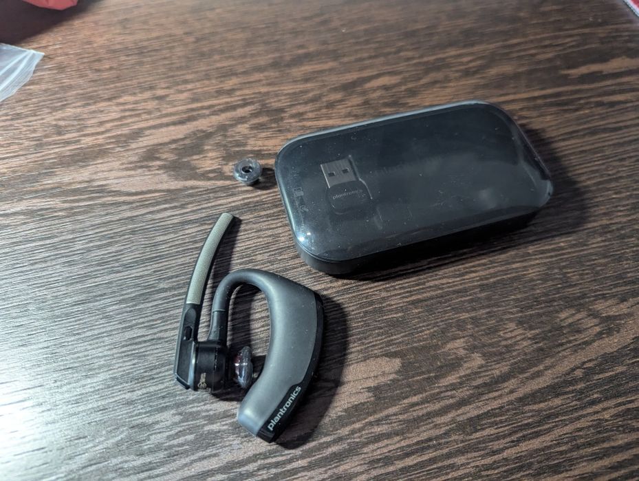 Гарнітура Platronics Voyager legend B235 UC