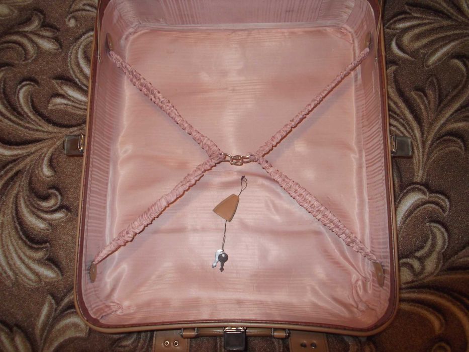 Чемодан горчичного цвета, 45х17х55