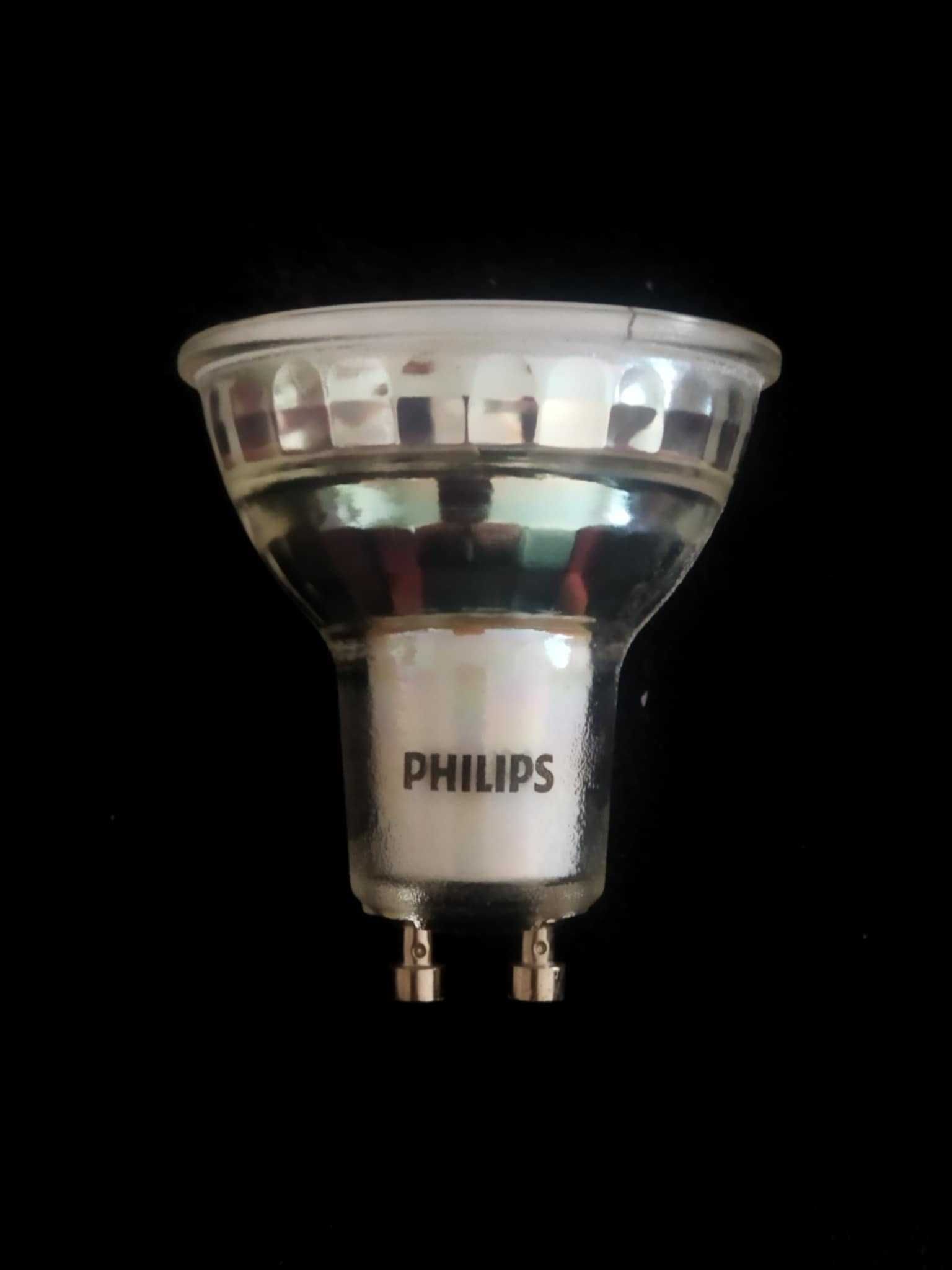 Żarówka Philips LED 550lm, barwa 4000K kąt świecenia 120st