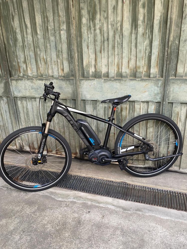 Bicicleta eletrica cube reaction pro