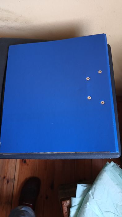 Segregatory rozmiar 28 na 32 cm.