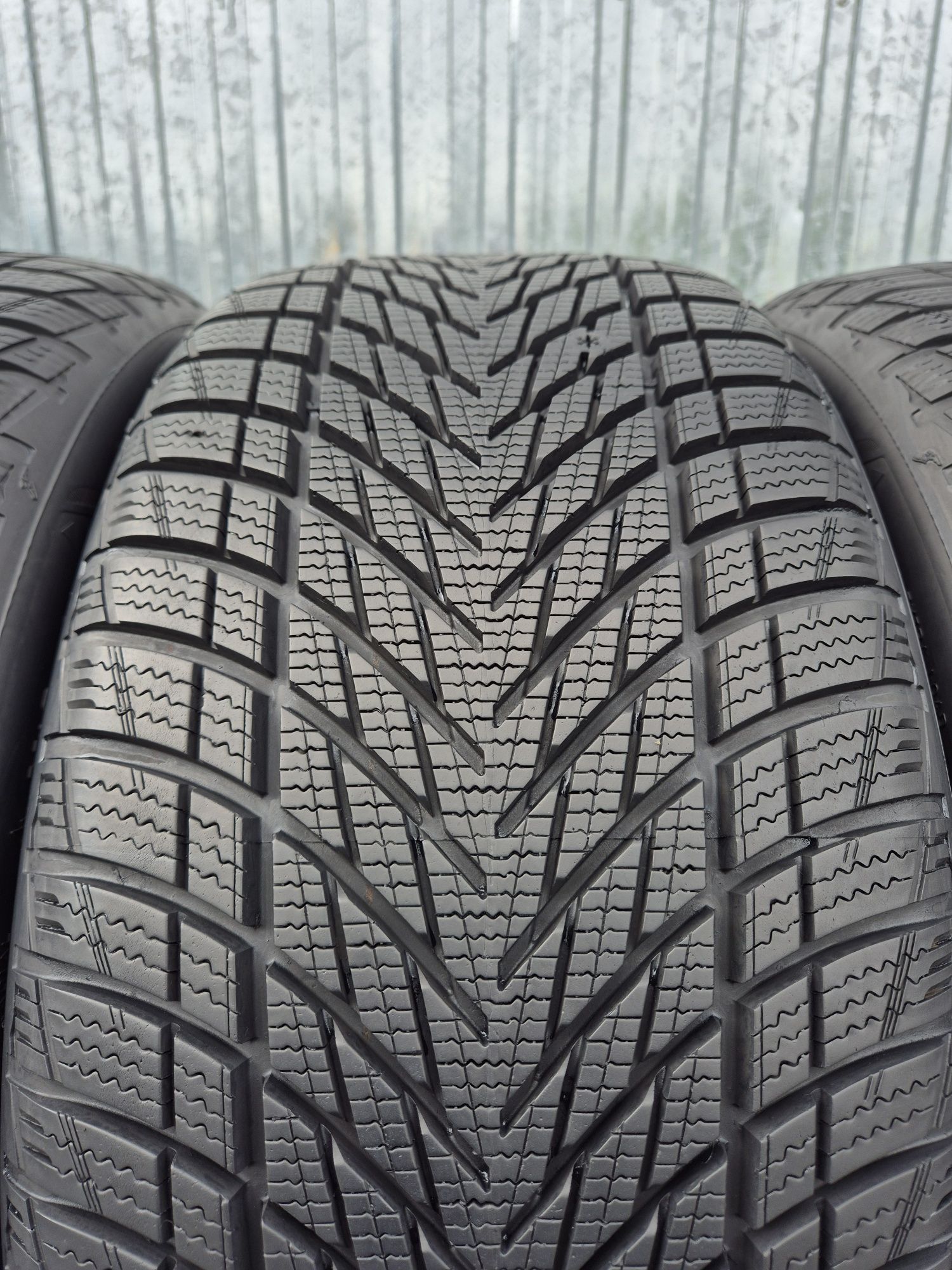 Opony Zimowe 245/40R18 GOODYEAR,  DOT23