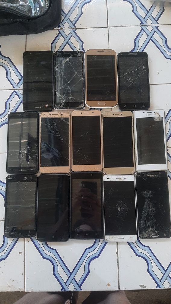 Varios telemóveis Android