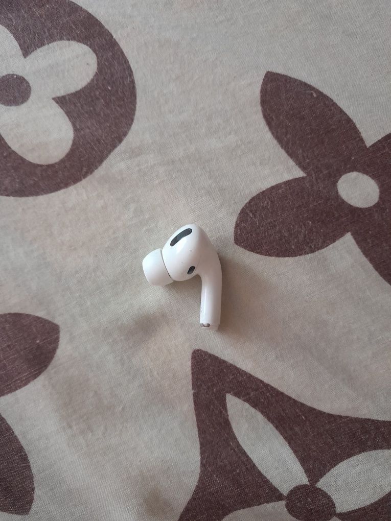 Apple AirPods Pro right правый наушник