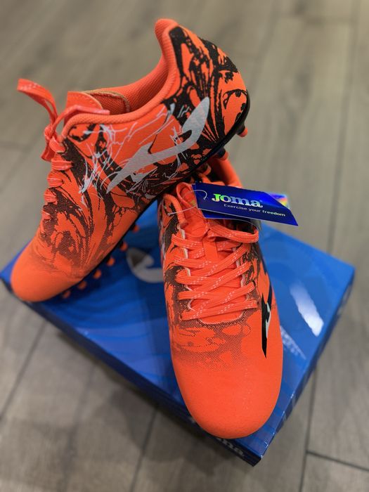 Футбольні бутси Joma