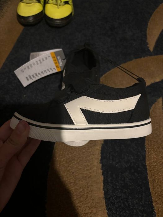 Продам кросовки новые с биркой 27 размер